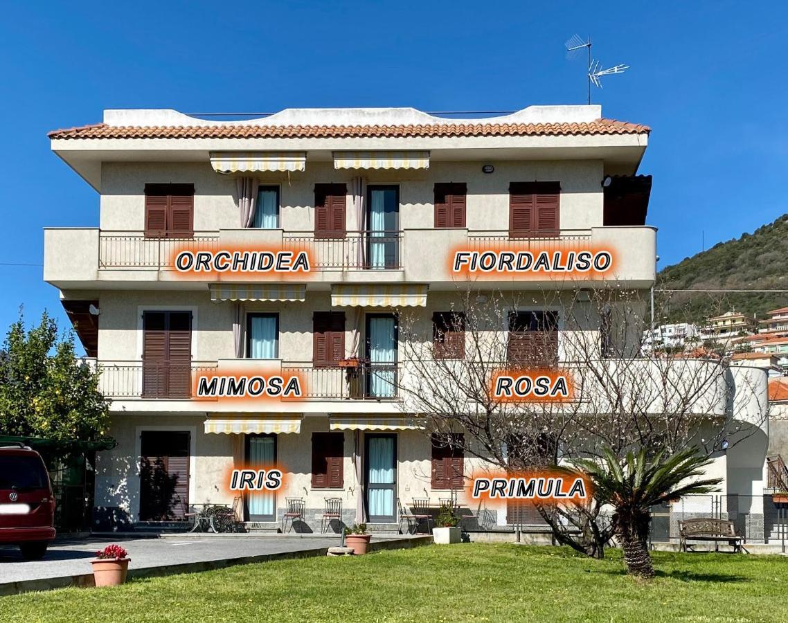 Aparthotel I Fiori Di Pietra Pietra Ligure Exterior foto